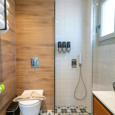 Kraka 4* ليونِذيو